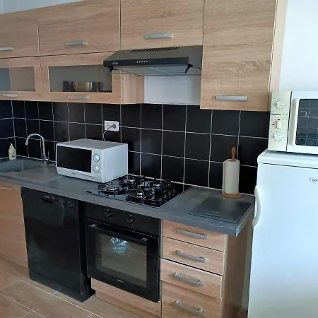 Apartment Refait A Neuf Avec Piscine Sur